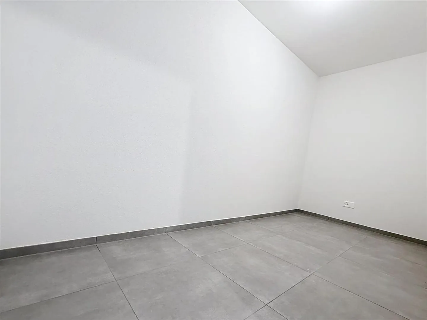Maison contiguë 5.5 pièces - Photo 8 sur 13