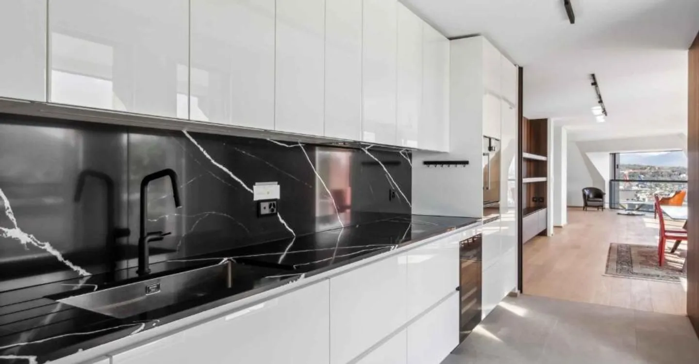 Außergewöhnliche Penthouse-Wohnung ideal gelegen - Foto 7 von 13