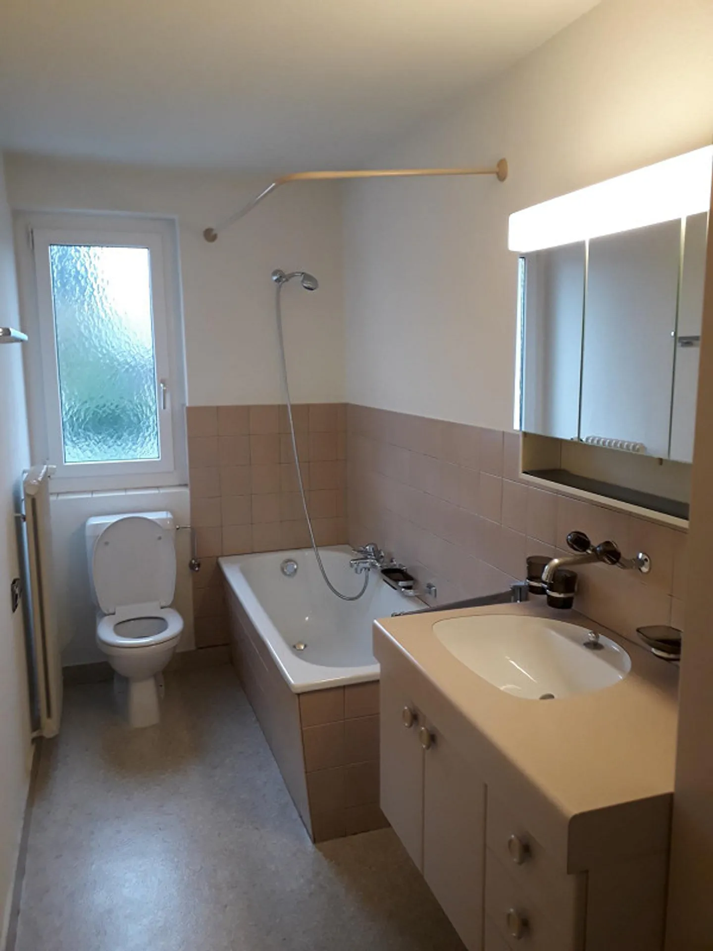 Appartamento 3 locali accogliente in un tranquillo quartiere residenziale - Foto 8 di 10