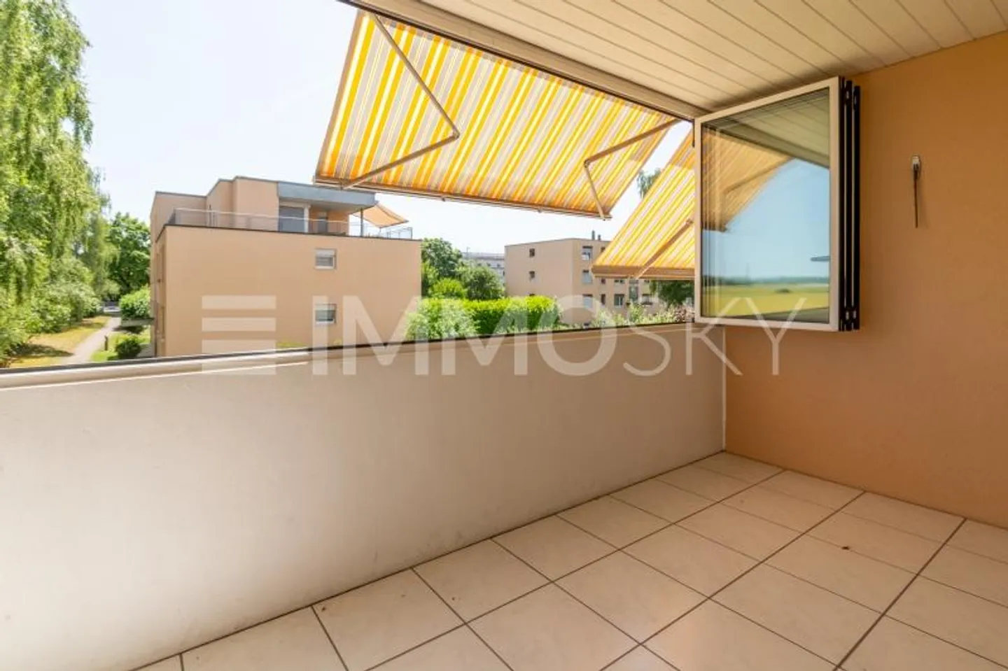 Appartement spacieux avec balcon protégé - Photo 4 sur 7