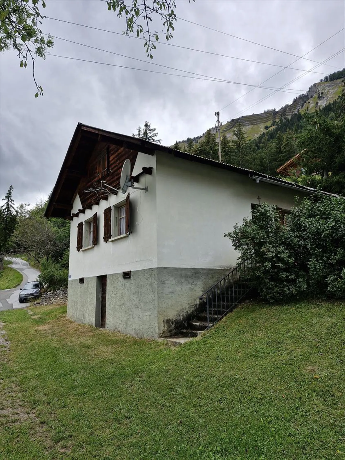 For sale - Independent chalet with 6 rooms in Savièse (Mayen de la Zour) - Photo 1 of 3