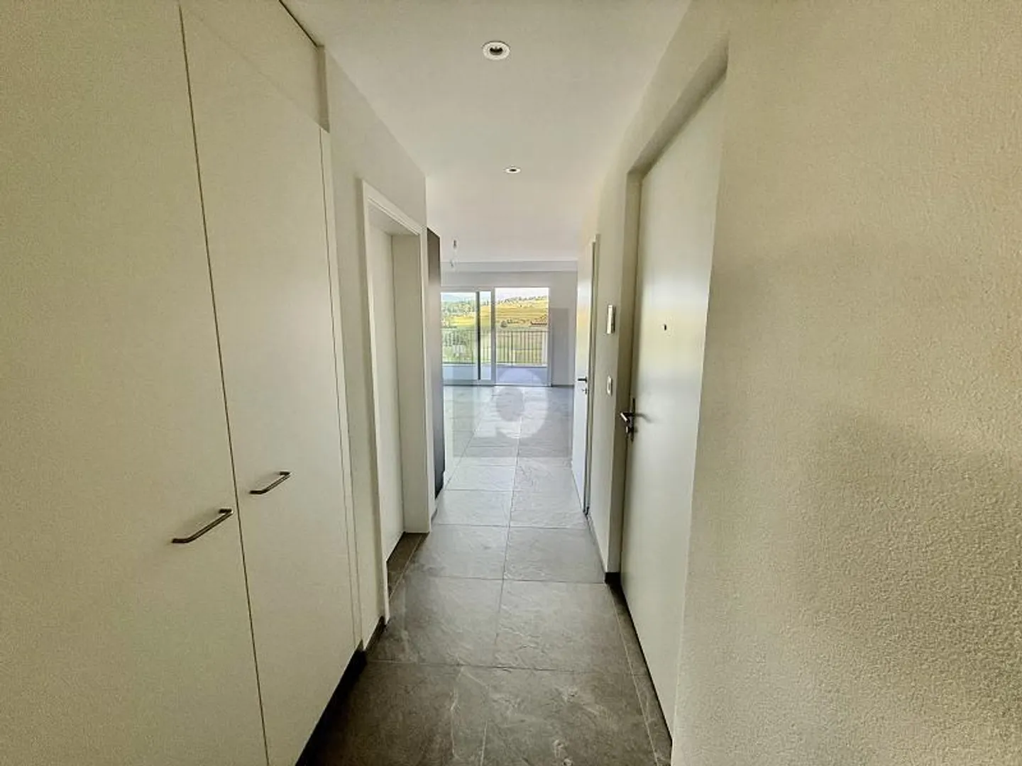 MODERN MIT UNVERBAUTER AUSSICHT - Foto 2 von 6