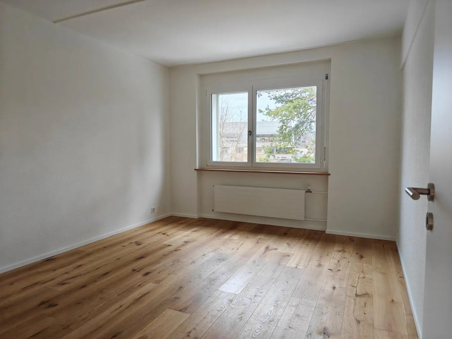 Erstbezug an zentraler Lage - Moderne 3.5-Zimmerwohnung beim Bhf. Egg - Foto 4 von 8