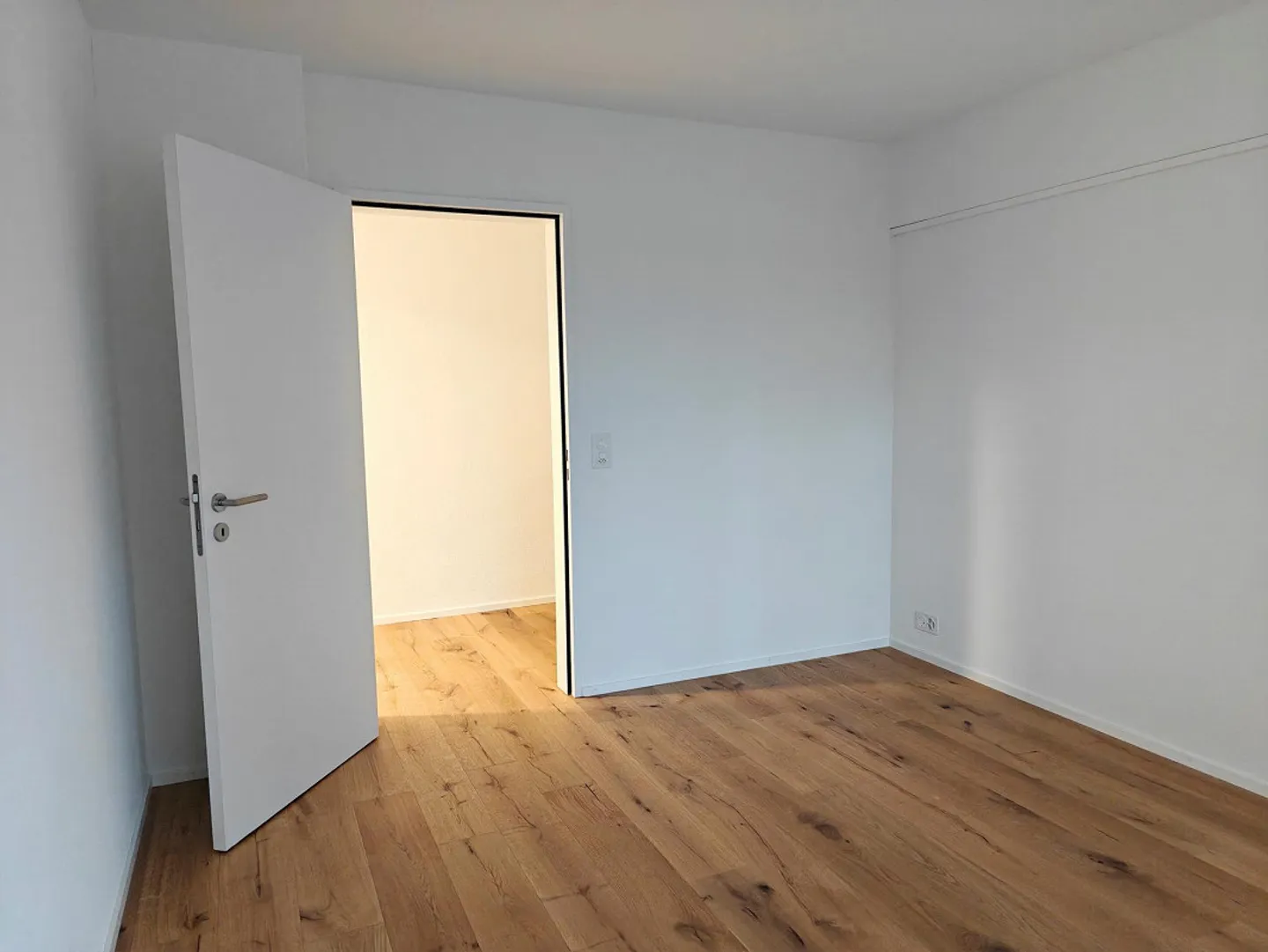 Erstbezug an zentraler Lage - Moderne 3.5-Zimmerwohnung beim Bhf. Egg - Foto 5 von 8