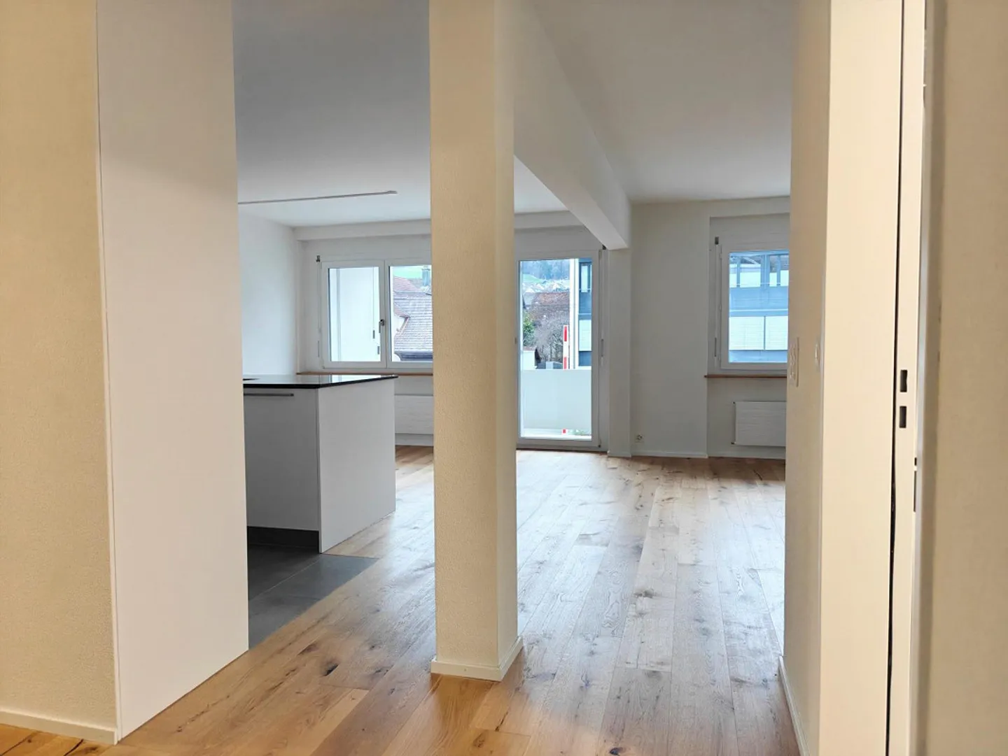 Erstbezug an zentraler Lage - Moderne 3.5-Zimmerwohnung beim Bhf. Egg - Foto 8 von 8