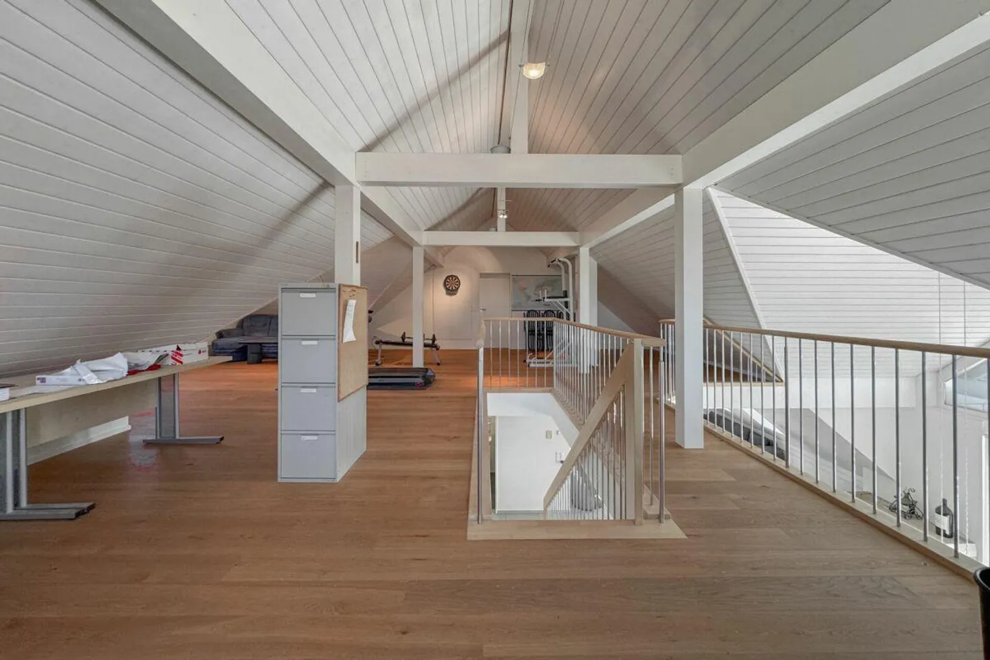 Générosité et légèreté lumineuse : Maisonette en penthouse en bordure de ville - Photo 7 sur 14