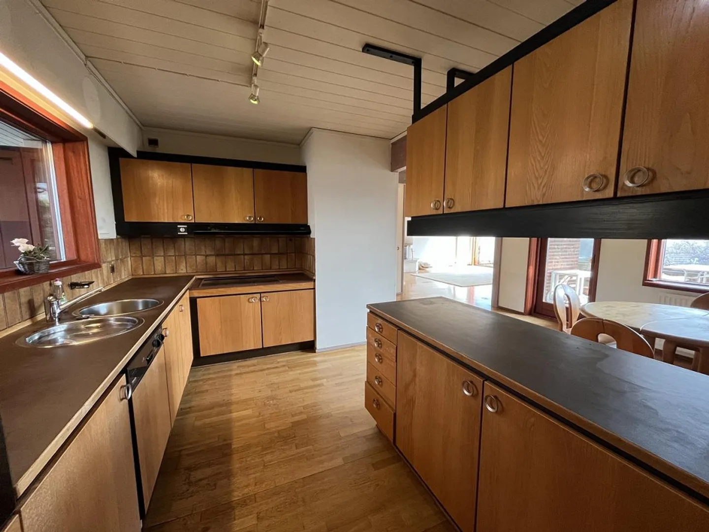 Paradiso verde con bungalow sulla pendenza soleggiata a Schleitheim in vendita... - Foto 4 di 20