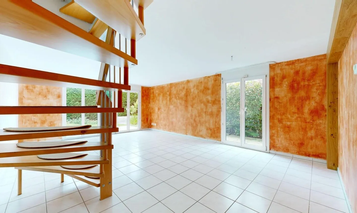 Well-maintained 5-room semi-detached family house in a family-friendly location - Photo 3 of 11