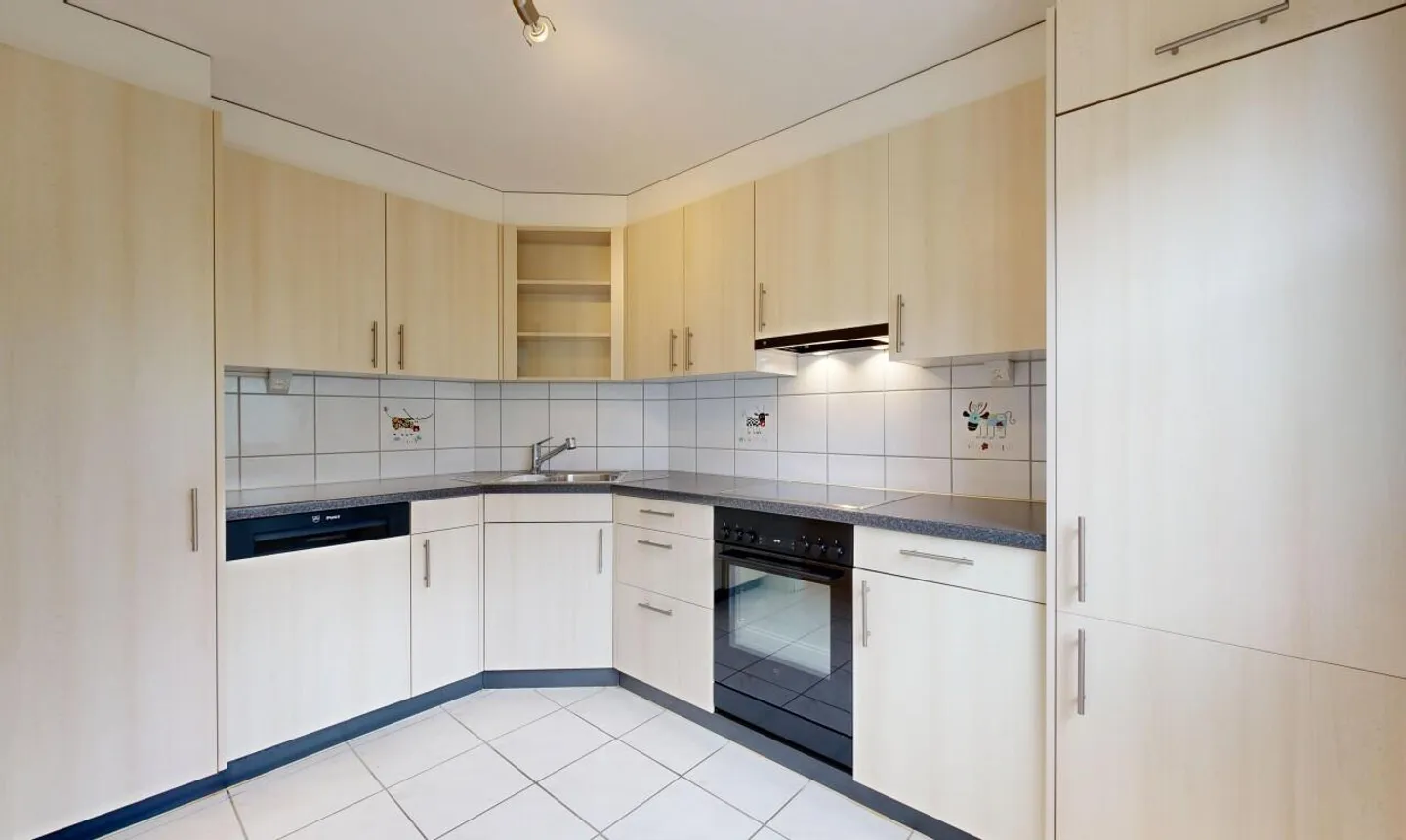 Well-maintained 5-room semi-detached family house in a family-friendly location - Photo 4 of 11