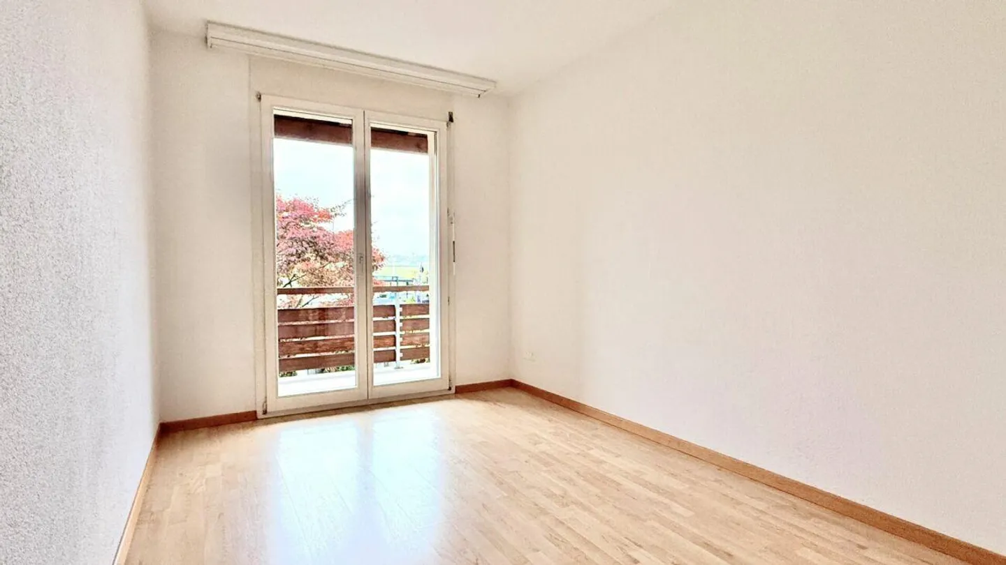 Ampia e ben curata casa a schiera angolare con bel giardino - Foto 6 di 14