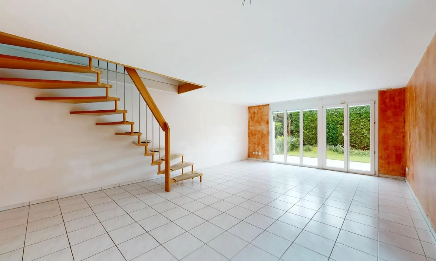 Well-maintained 5-room semi-detached family house in a family-friendly location - Photo 2 of 11