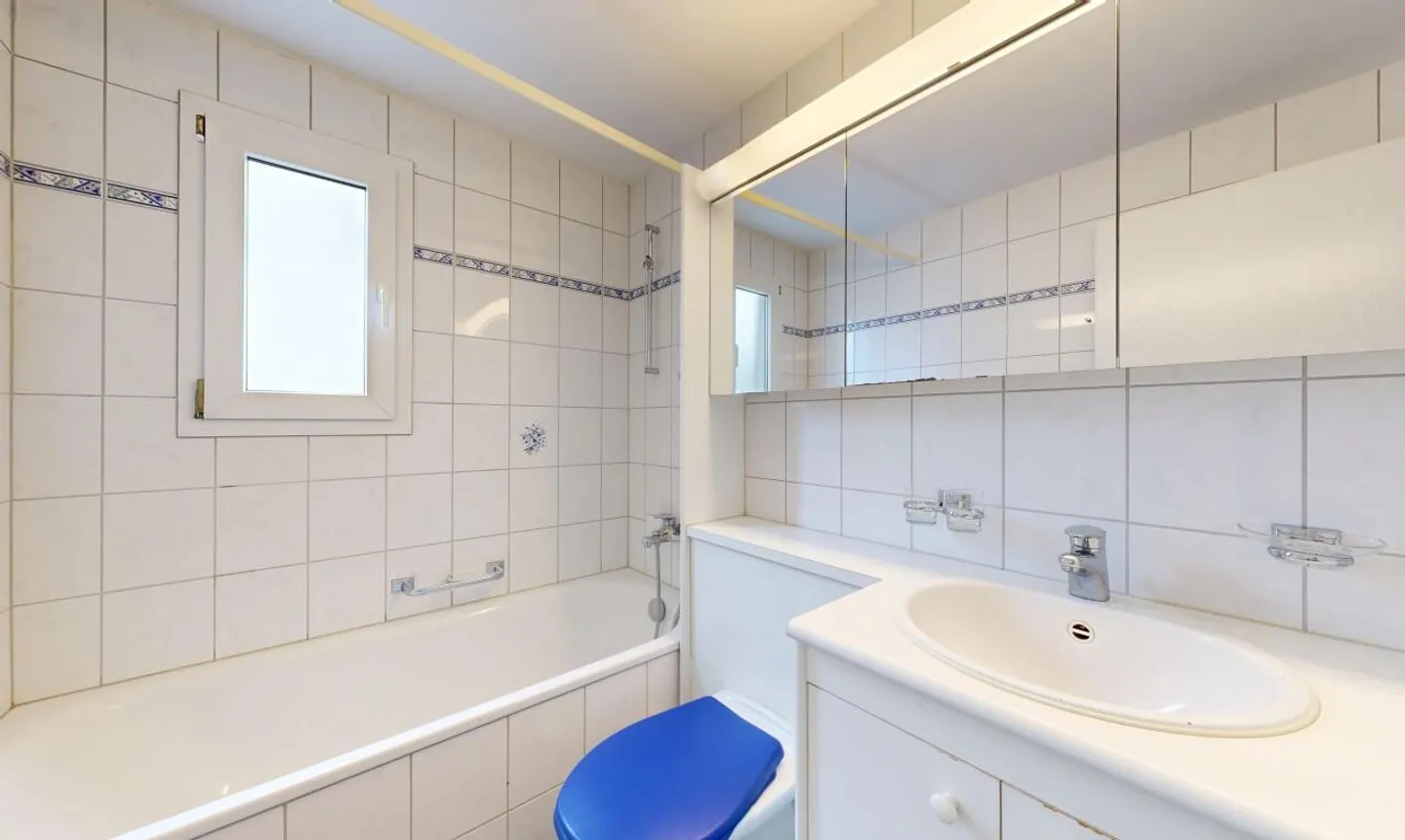 Well-maintained 5-room semi-detached family house in a family-friendly location - Photo 8 of 11