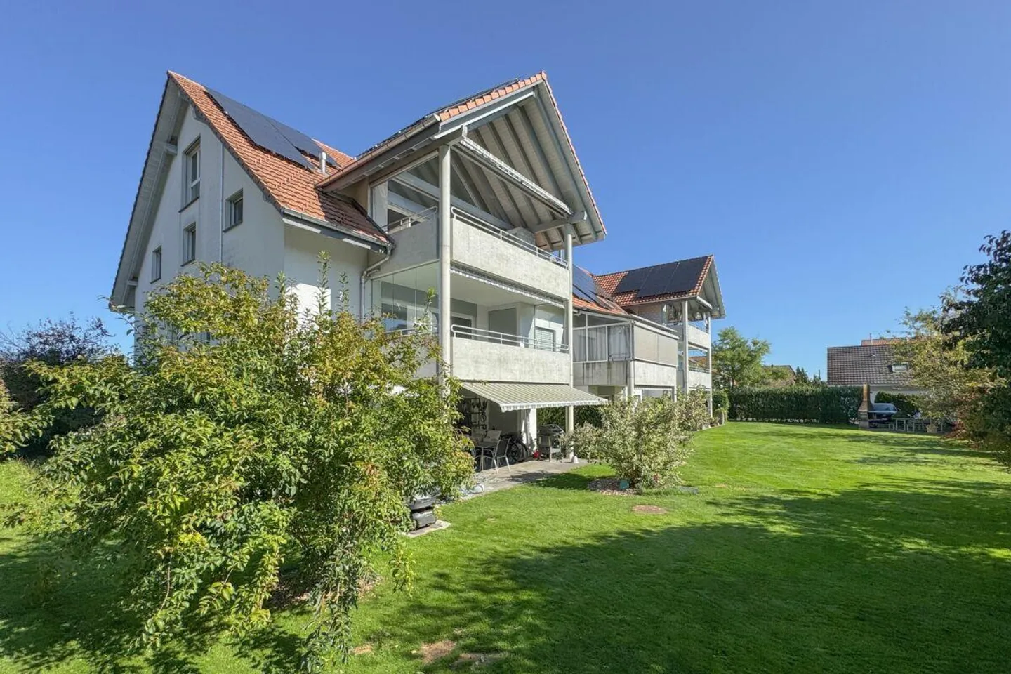 Générosité et légèreté lumineuse : Maisonette en penthouse en bordure de ville - Photo 12 sur 14