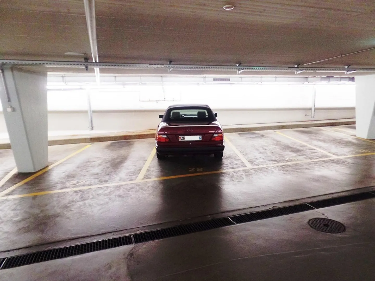 Place de garage dans la ville de Zurich, emplacement de choix (CBD) - Photo 2 sur 2
