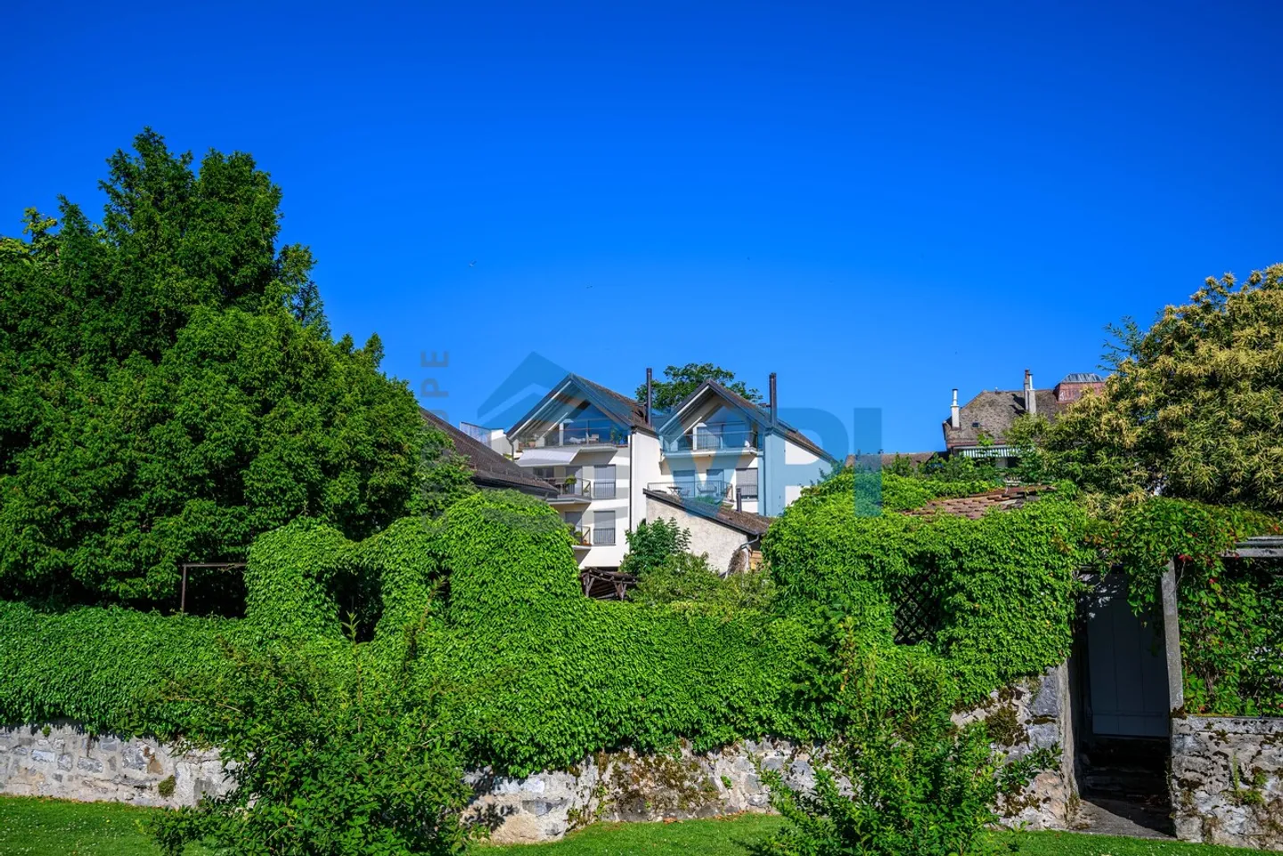 Hochwertige Wohnung in unmittelbarer Nähe zum See - Foto 1 von 10