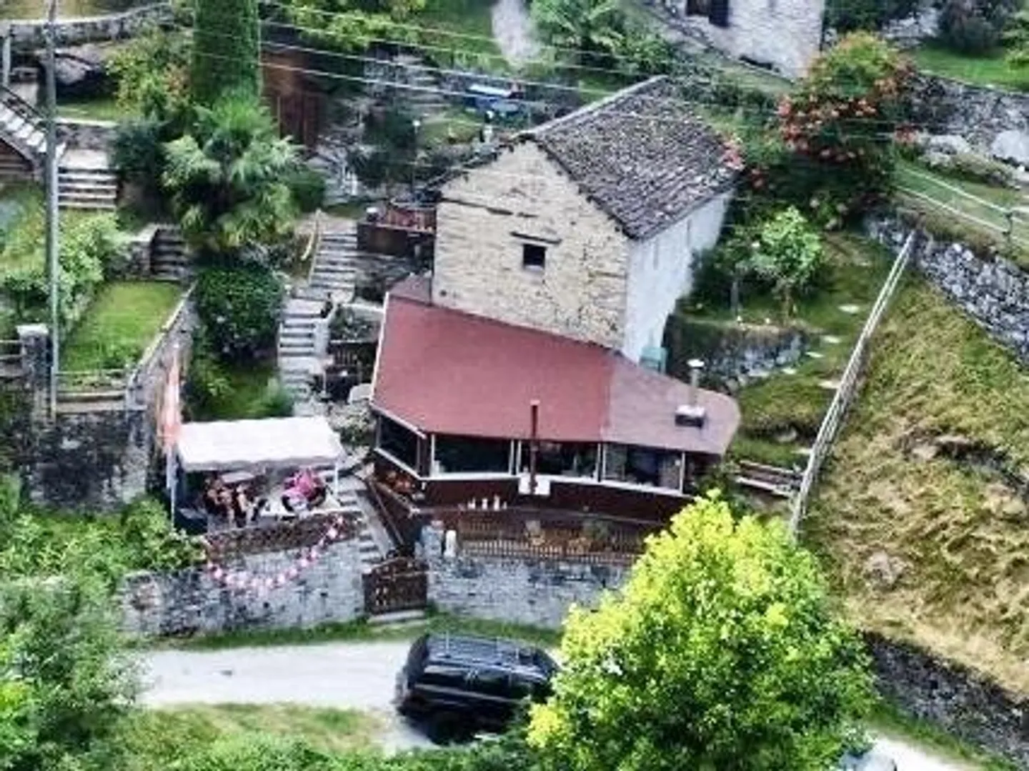 rustico di 3 1/2 locali molto tranquilla, soleggiata con bella vista - Foto 1 di 13