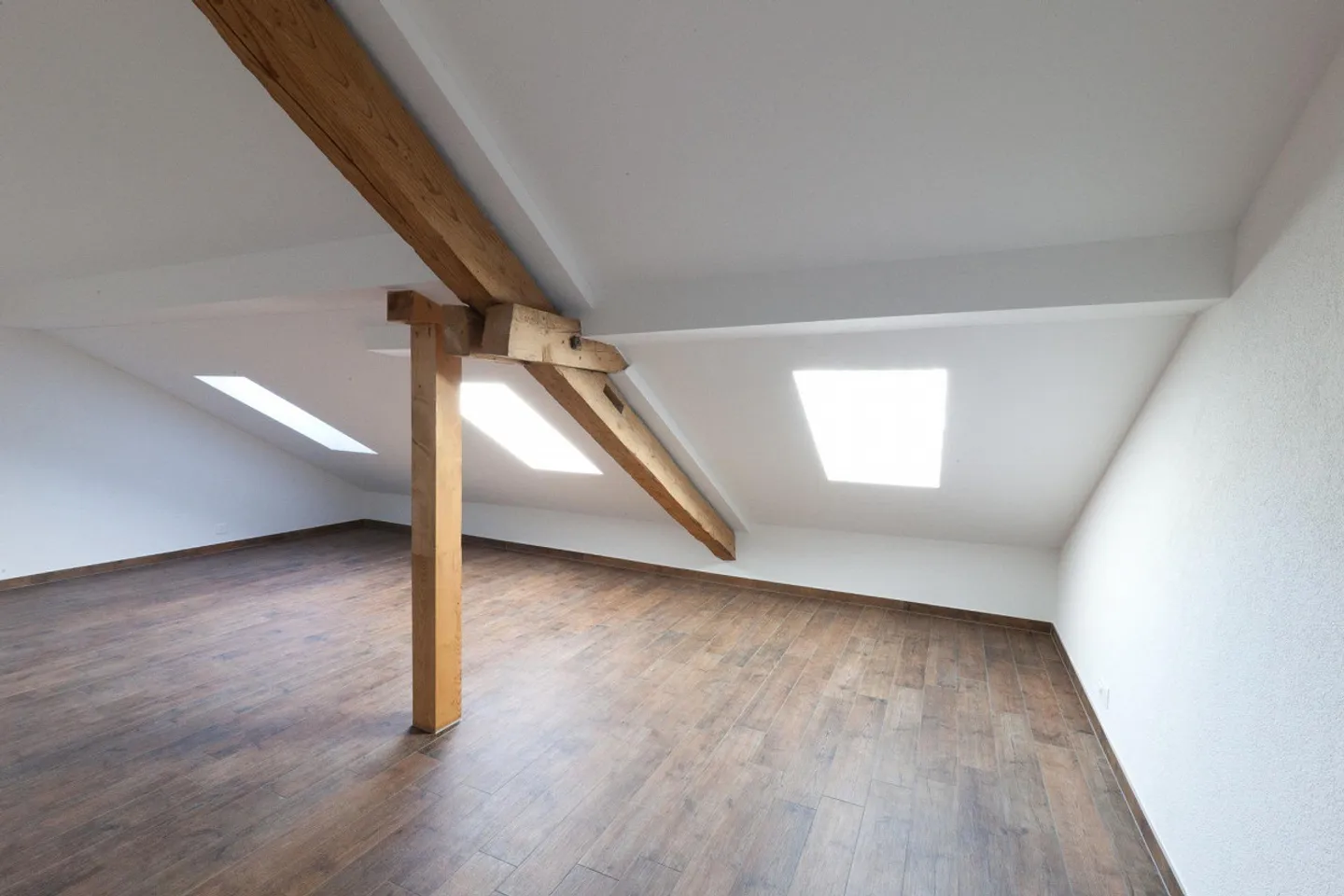 Maisonette lumineuse avec terrasse sur le toit - Photo 3 sur 5