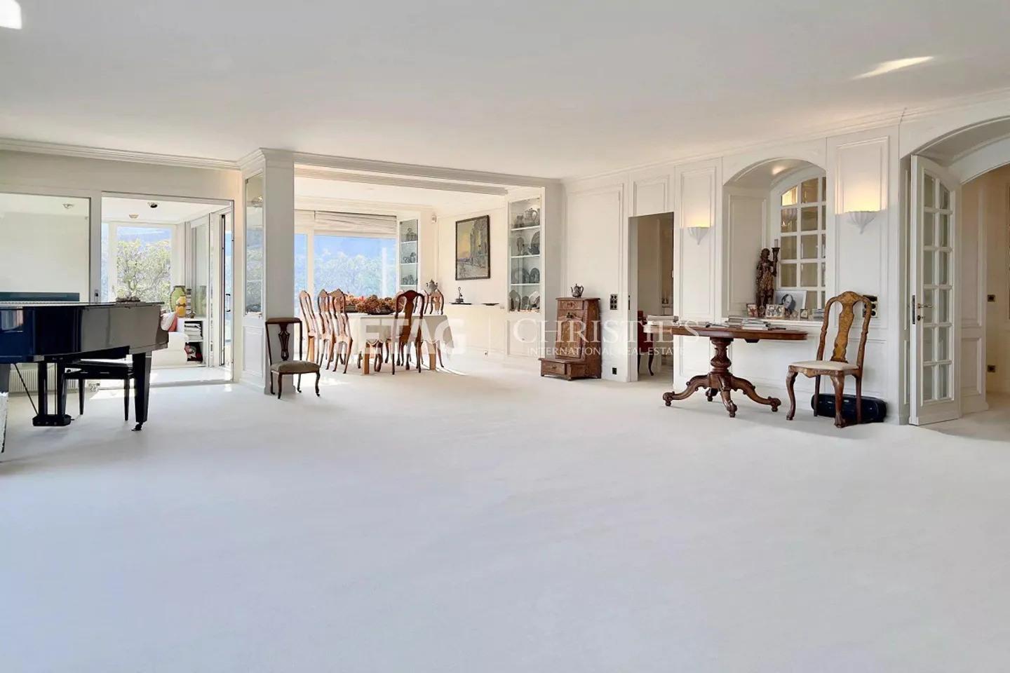 Luxurious apartment with large terrace & charming view of... - Photo 8 of 10