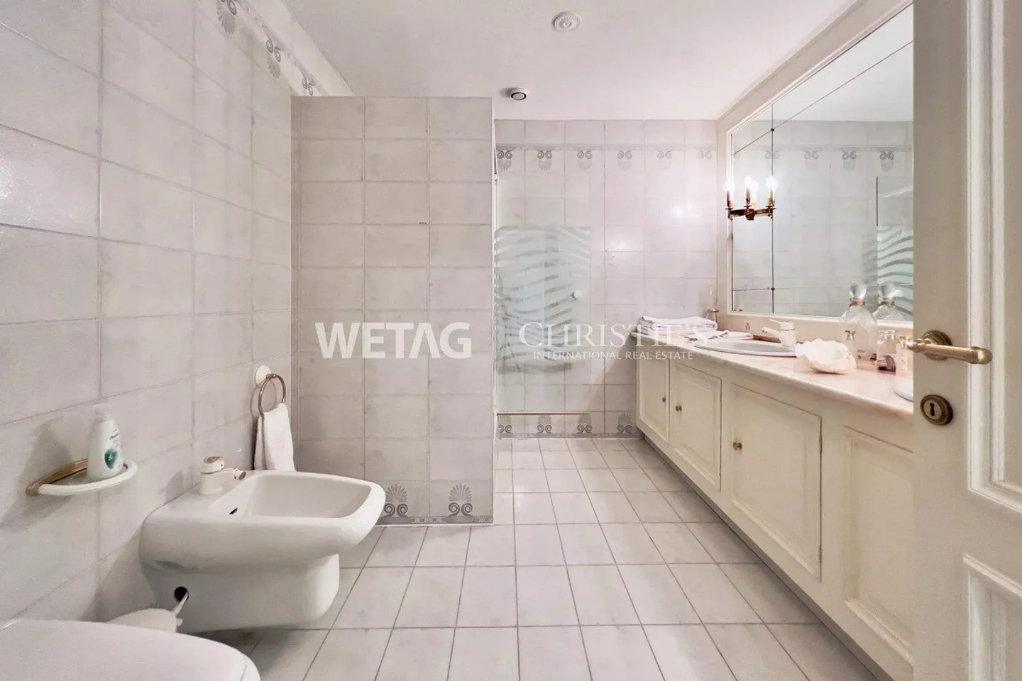 Luxurious apartment with large terrace & charming view of... - Photo 9 of 10