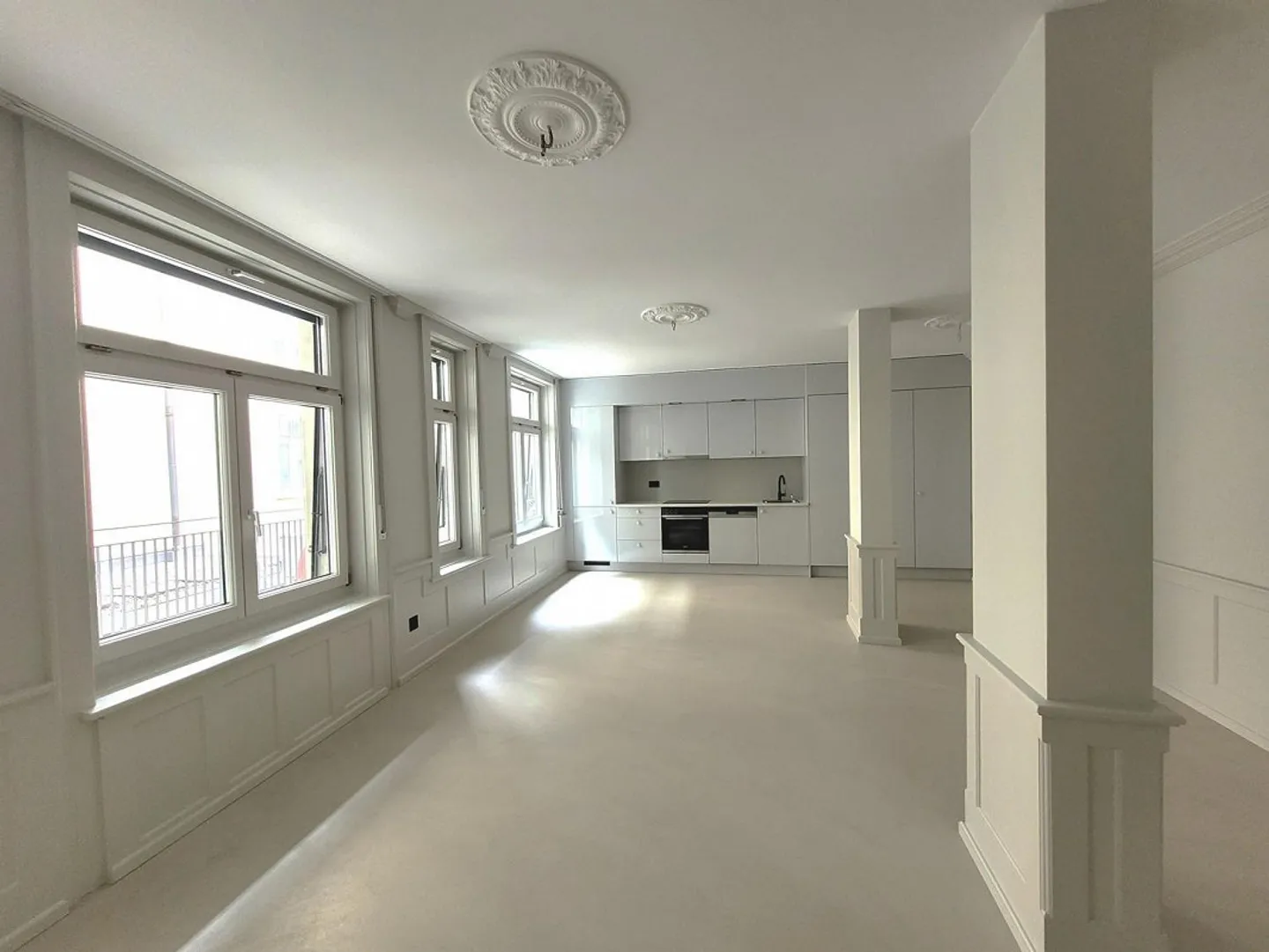 Exclusive first rental after renovation in the old town of St. Gallen - Photo 4 of 8