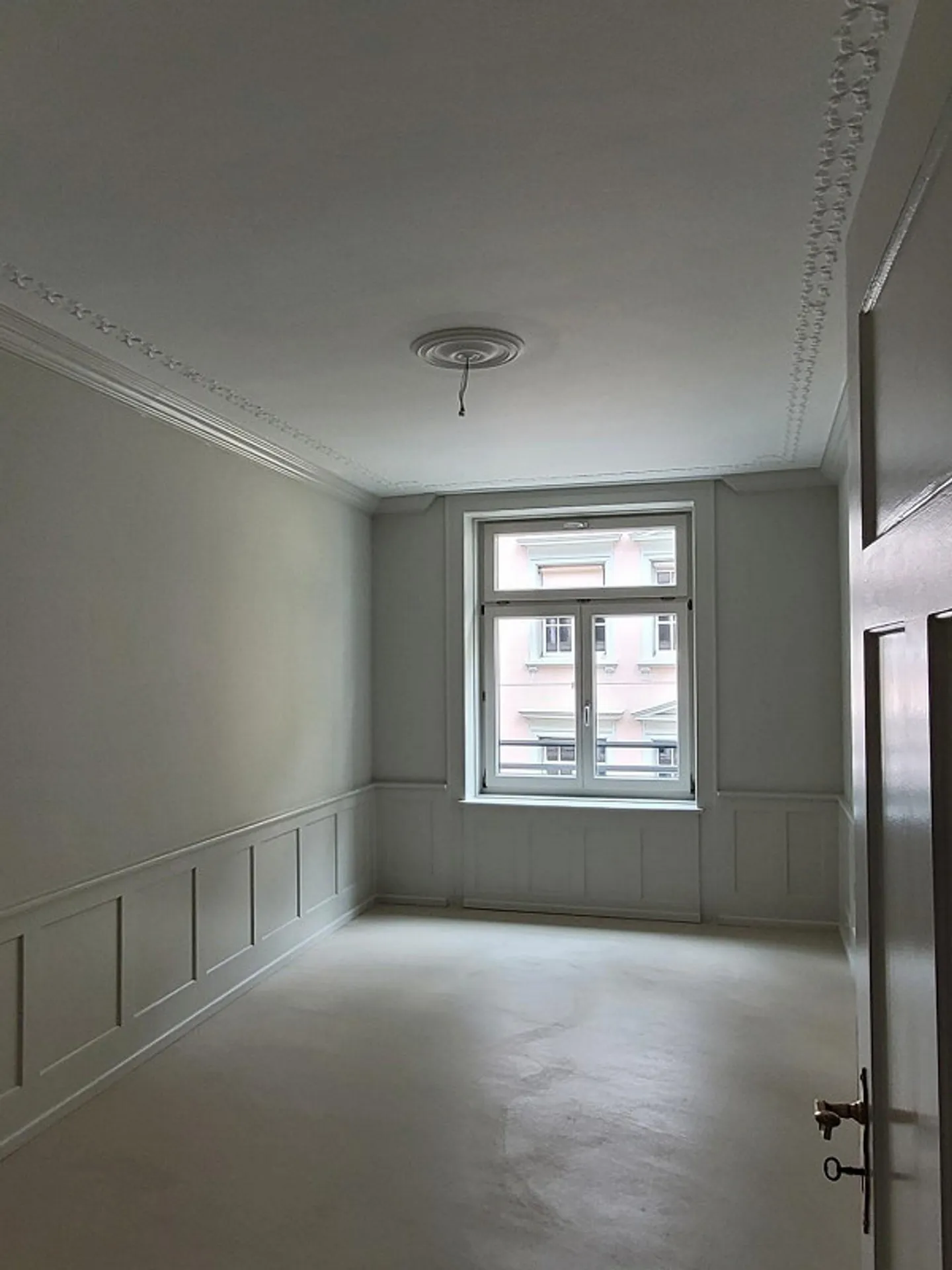 Exclusive first rental after renovation in the old town of St. Gallen - Photo 2 of 8