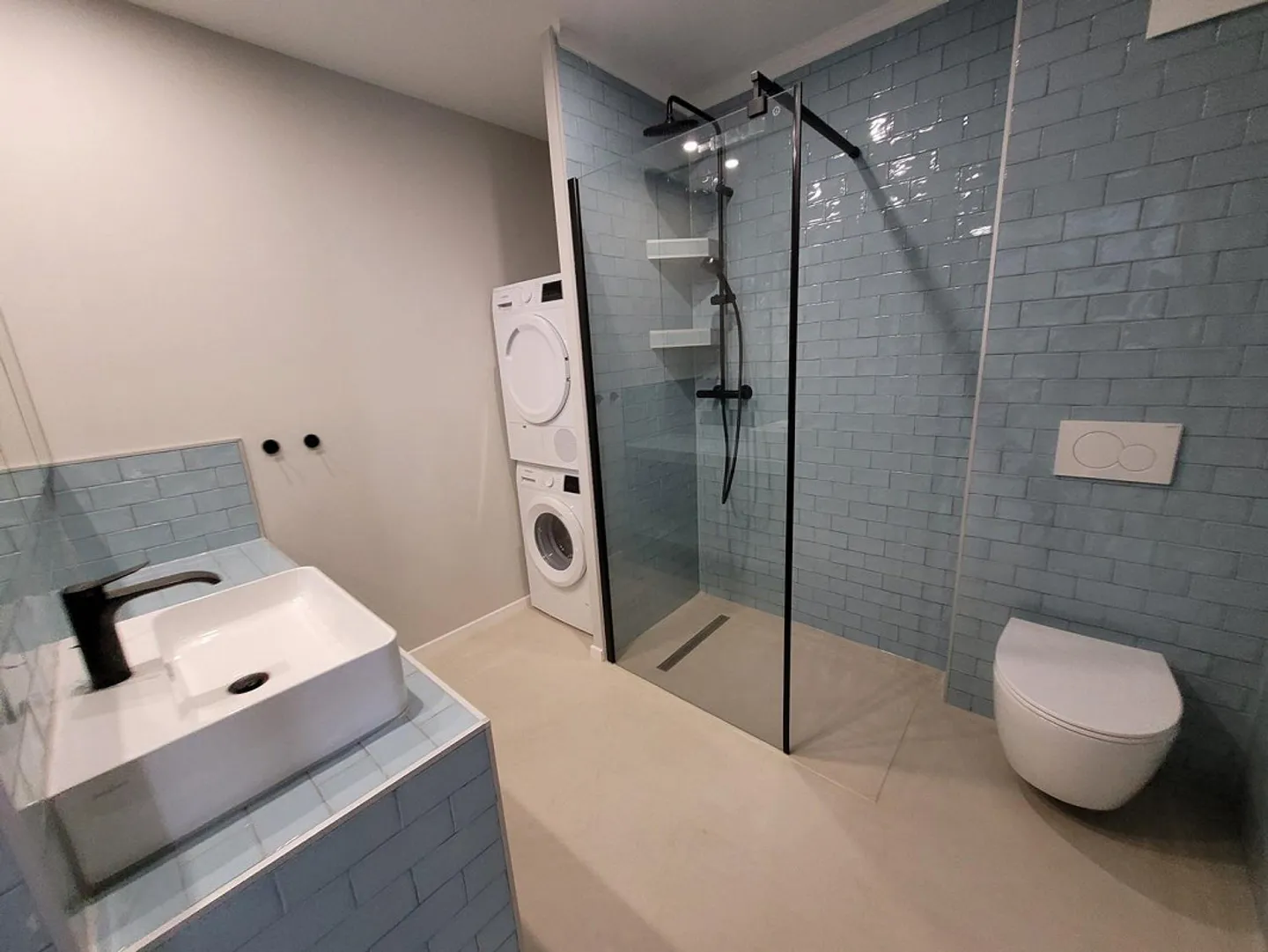 Exclusive first rental after renovation in the old town of St. Gallen - Photo 6 of 8