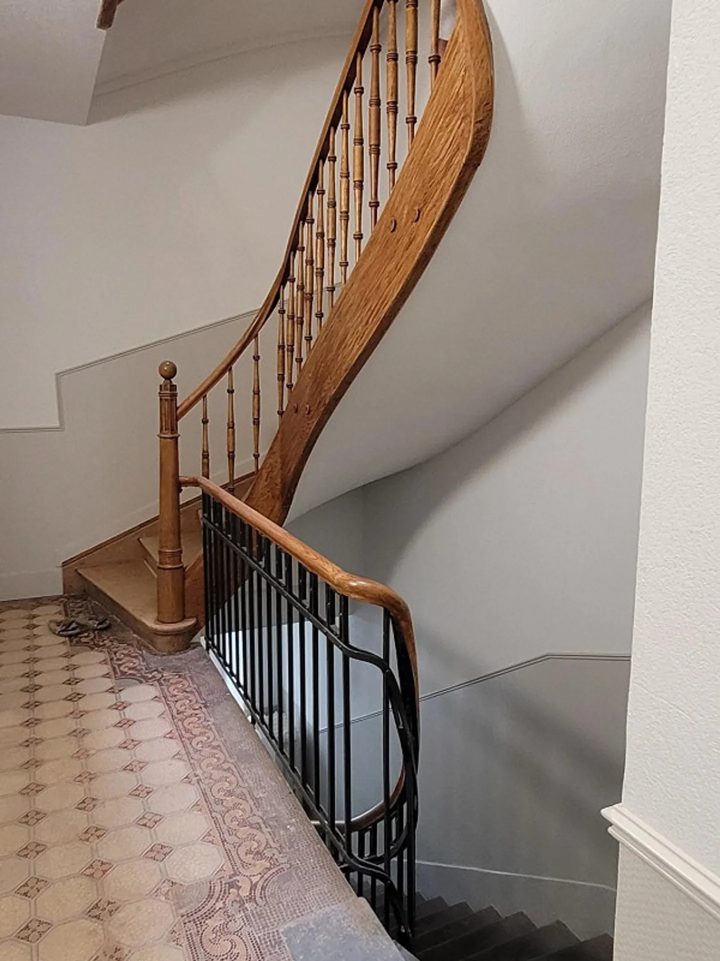 Exclusive first rental after renovation in the old town of St. Gallen - Photo 7 of 8