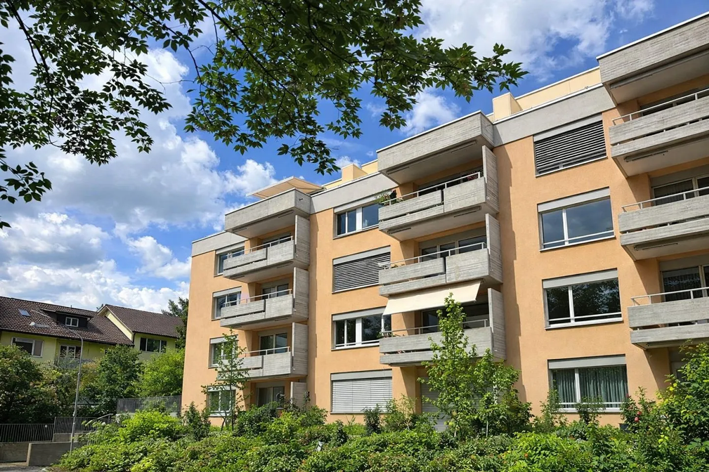 Einstellplatz in Zürich-Höngg - Foto 1 von 3