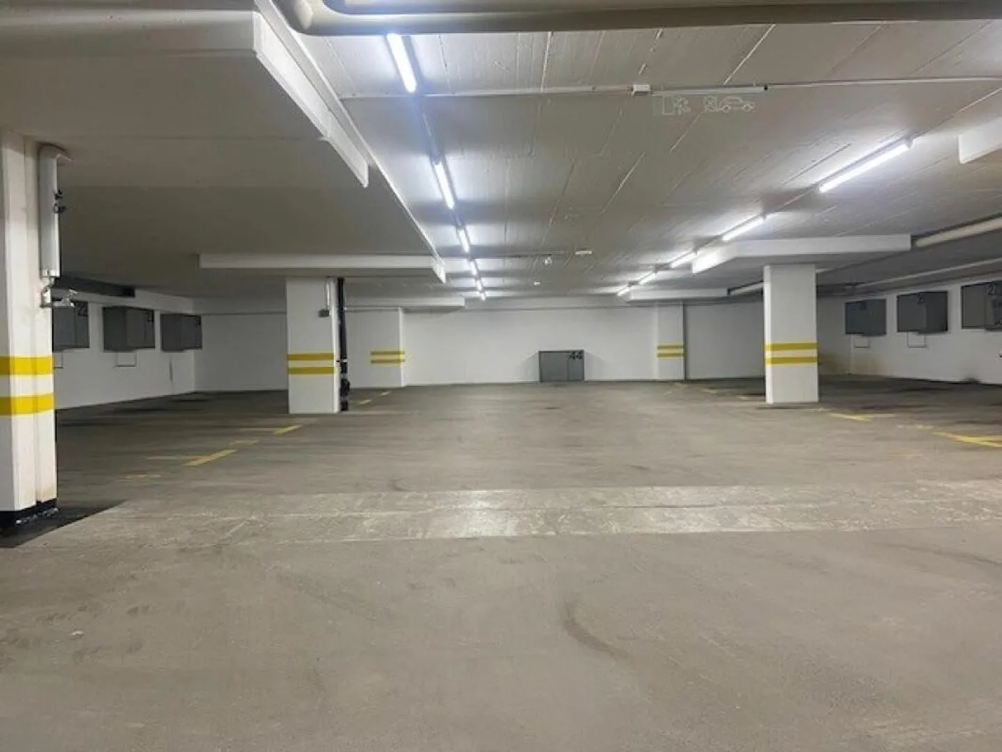 Einstellplatz in Zürich-Höngg - Foto 2 von 3