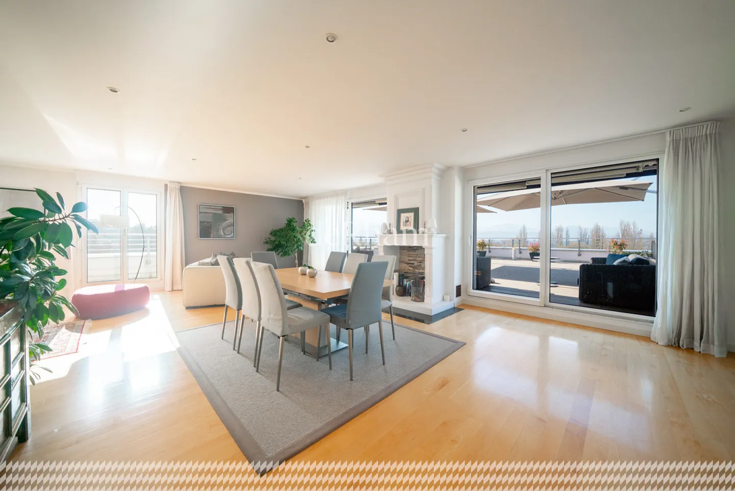 Exceptional penthouse 226 m2 PPE Panoramic terrace on Lake Geneva - Photo 4 of 12
