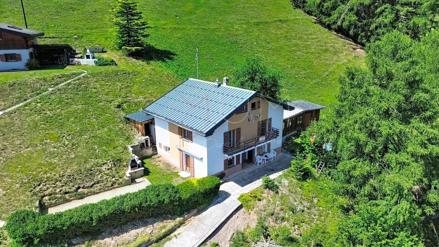Chalet Incantevole con Vista Mozzafiato - Foto 1 di 13