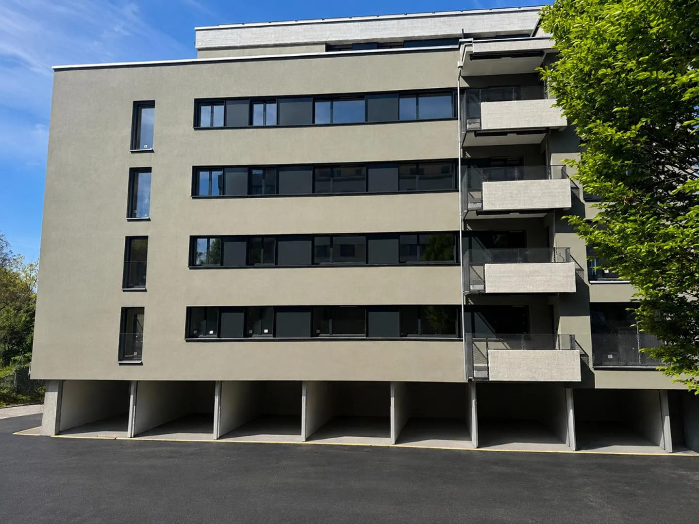 Outdoor parking spaces for rent – Zugerstrasse 5, 6312 Steinhausen - Photo 1 of 1