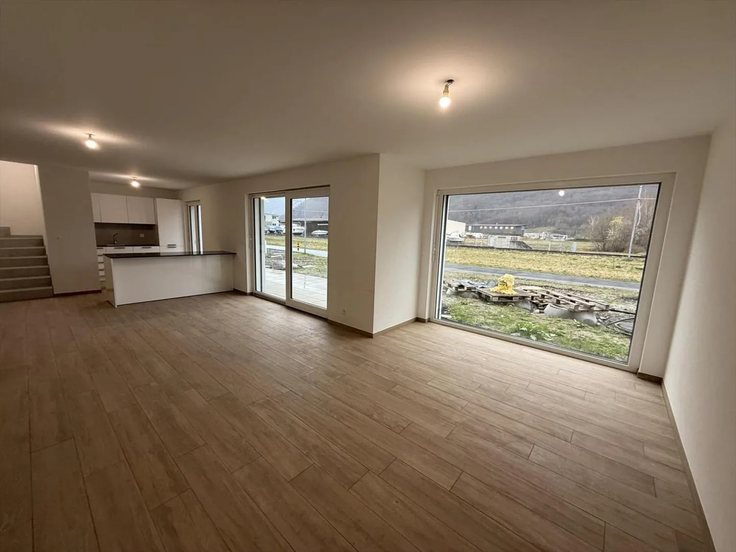 Maison contiguë 5.5 pièces - Photo 1 sur 13