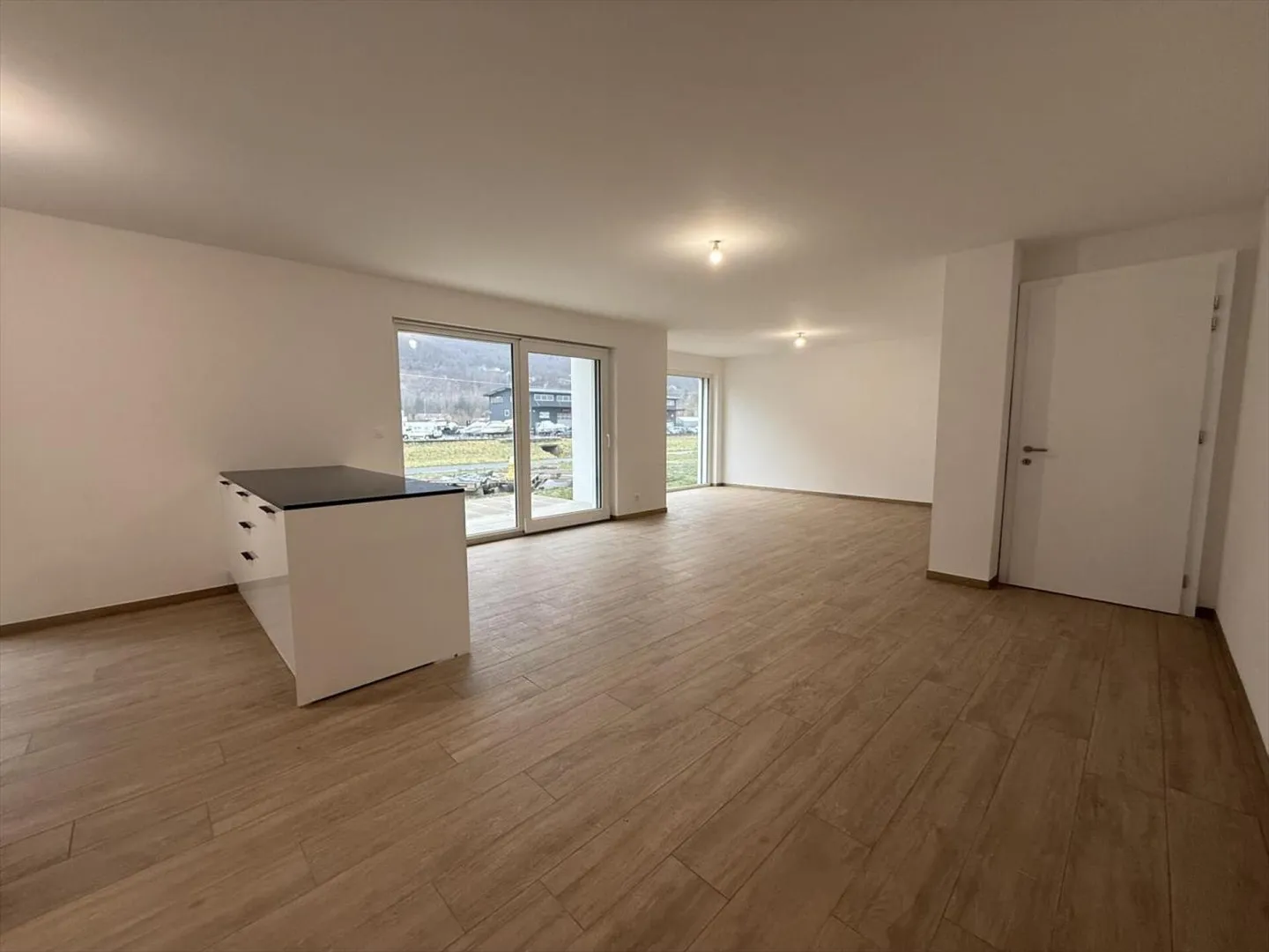 Maison contiguë 5.5 pièces - Photo 2 sur 13