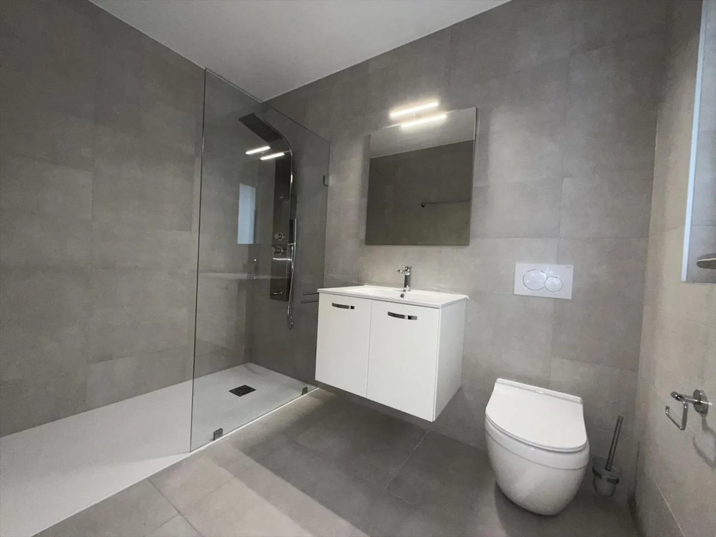 Maison contiguë 5.5 pièces - Photo 3 sur 13