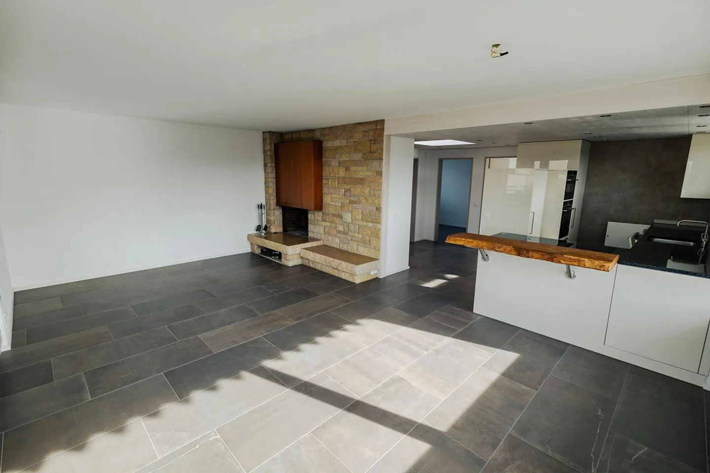 Appartement en attique de 3,5 pièces avec grande terrasse à Rütihof - Photo 1 sur 19