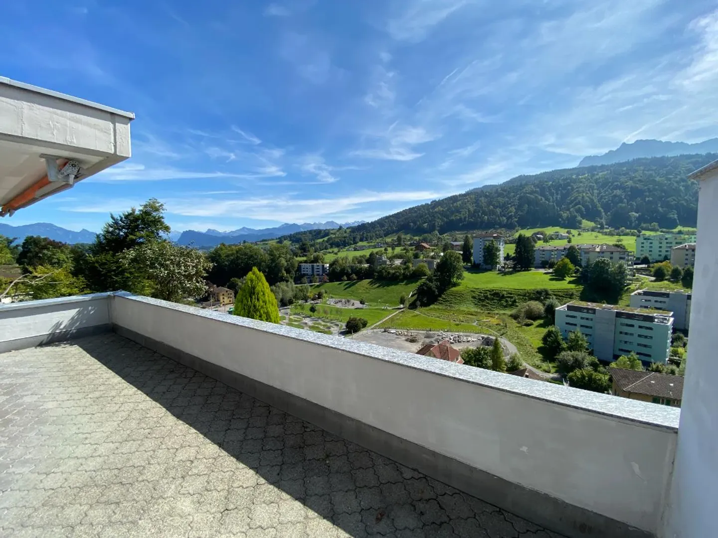 Appartamento terrazza di 3,5 stanze tranquillo con vista sul Pilatus - Foto 1 di 5