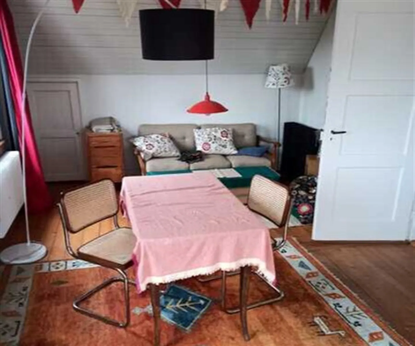 Appartement sous les combles 3½ pièces à Winterthour - ville, meublé, temporaire - Photo 1 sur 6