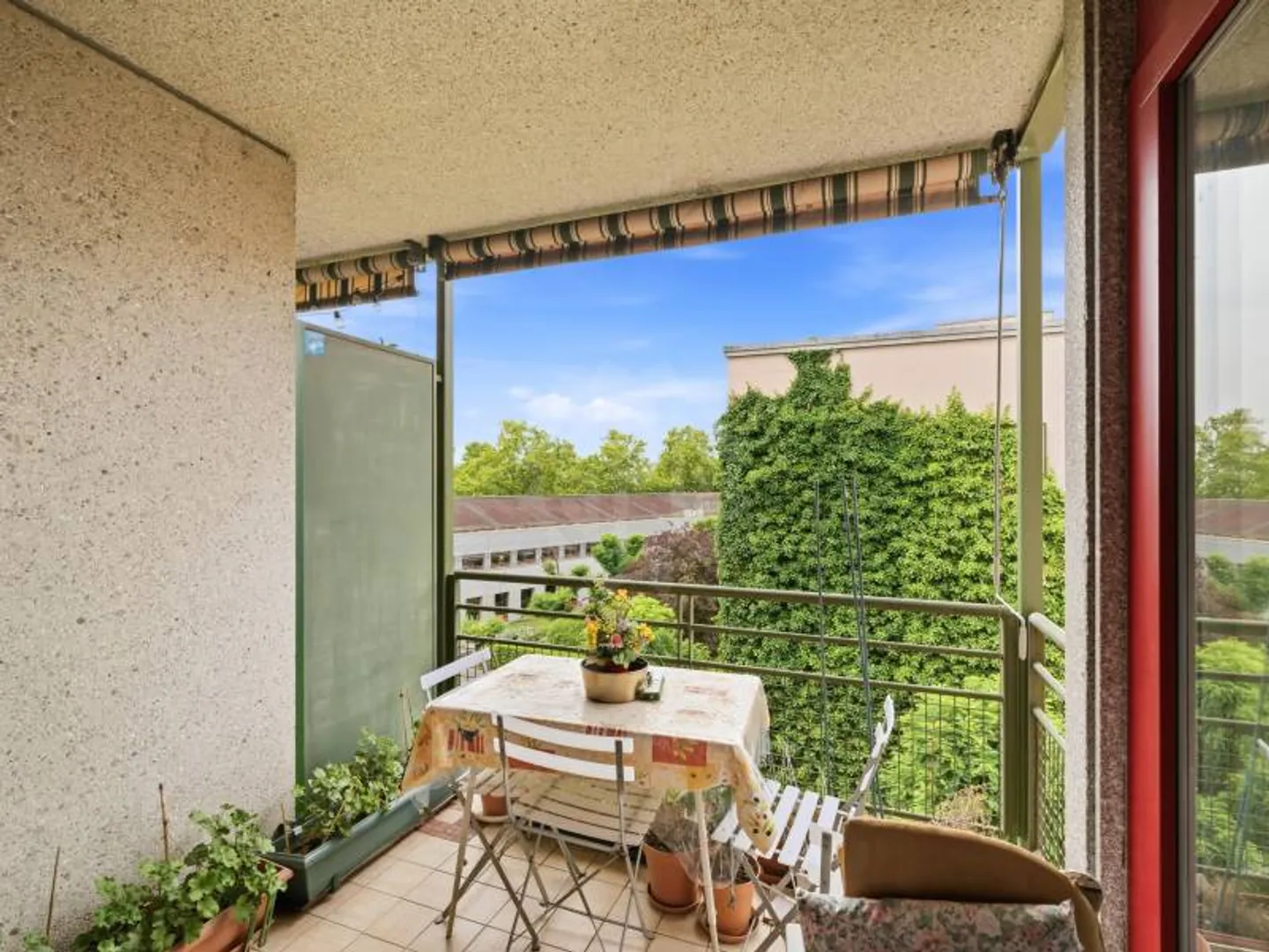 Helles Appartement mit Balkon - Foto 1 von 7