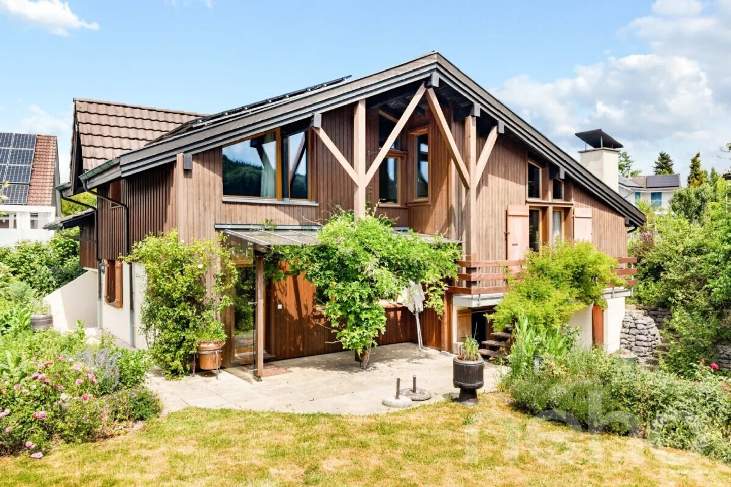 Charming Family Home with Garden - Photo 2 of 12