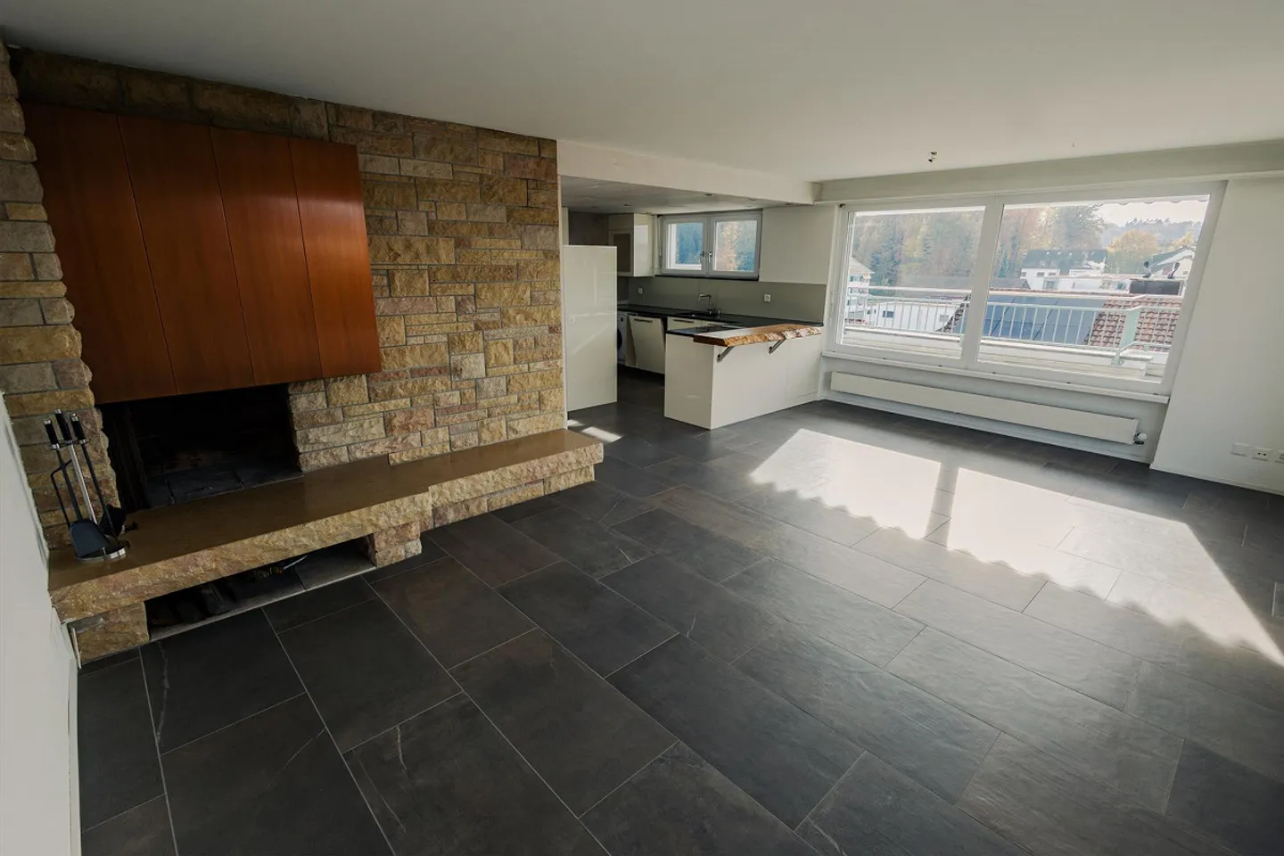 Appartement en attique de 3,5 pièces avec grande terrasse à Rütihof - Photo 3 sur 19