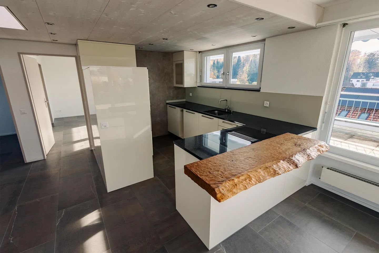 Appartement en attique de 3,5 pièces avec grande terrasse à Rütihof - Photo 4 sur 19