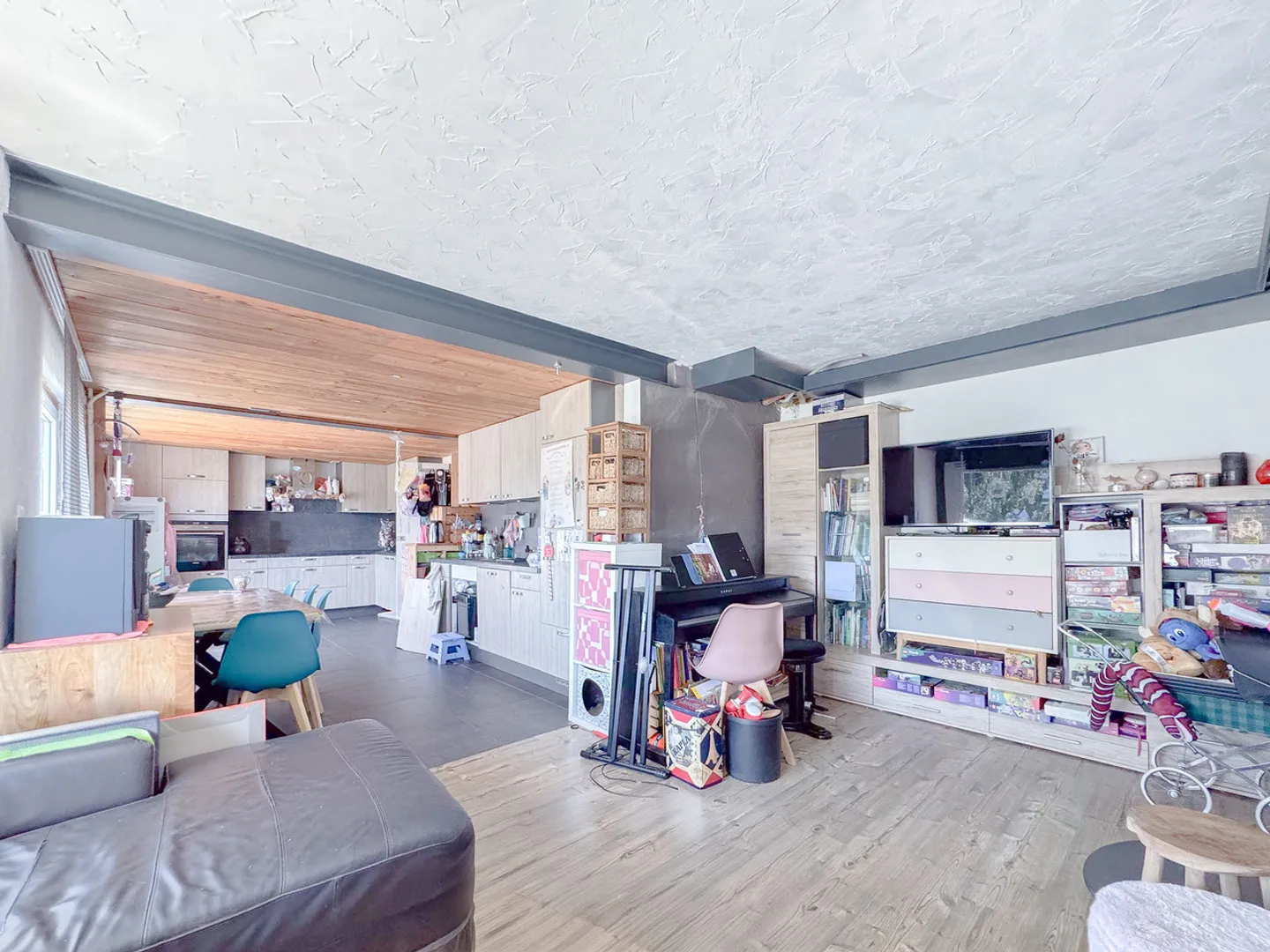 Casa unifamiliare con 5.5 stanze
Giardino, orto e bel corridoio - Foto 7 di 19