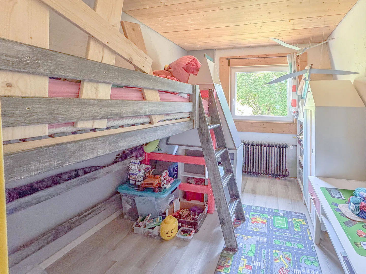 Casa unifamiliare con 5.5 stanze
Giardino, orto e bel corridoio - Foto 13 di 19