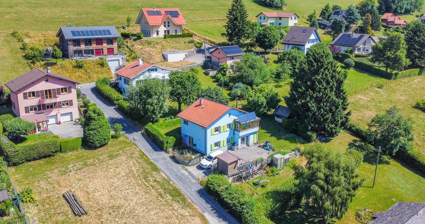 Casa unifamiliare con 5.5 stanze
Giardino, orto e bel corridoio - Foto 17 di 19