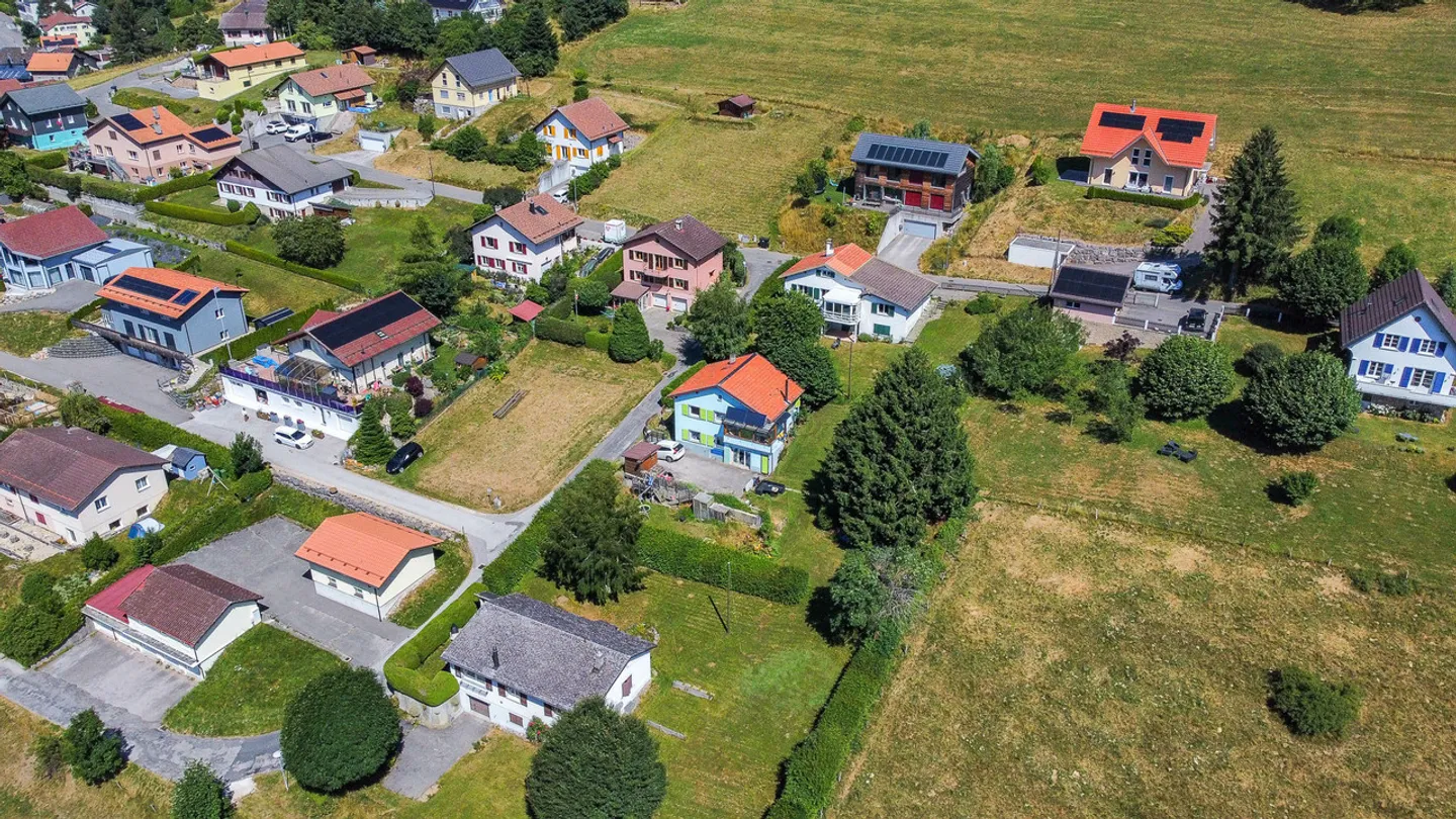 Casa unifamiliare con 5.5 stanze
Giardino, orto e bel corridoio - Foto 18 di 19