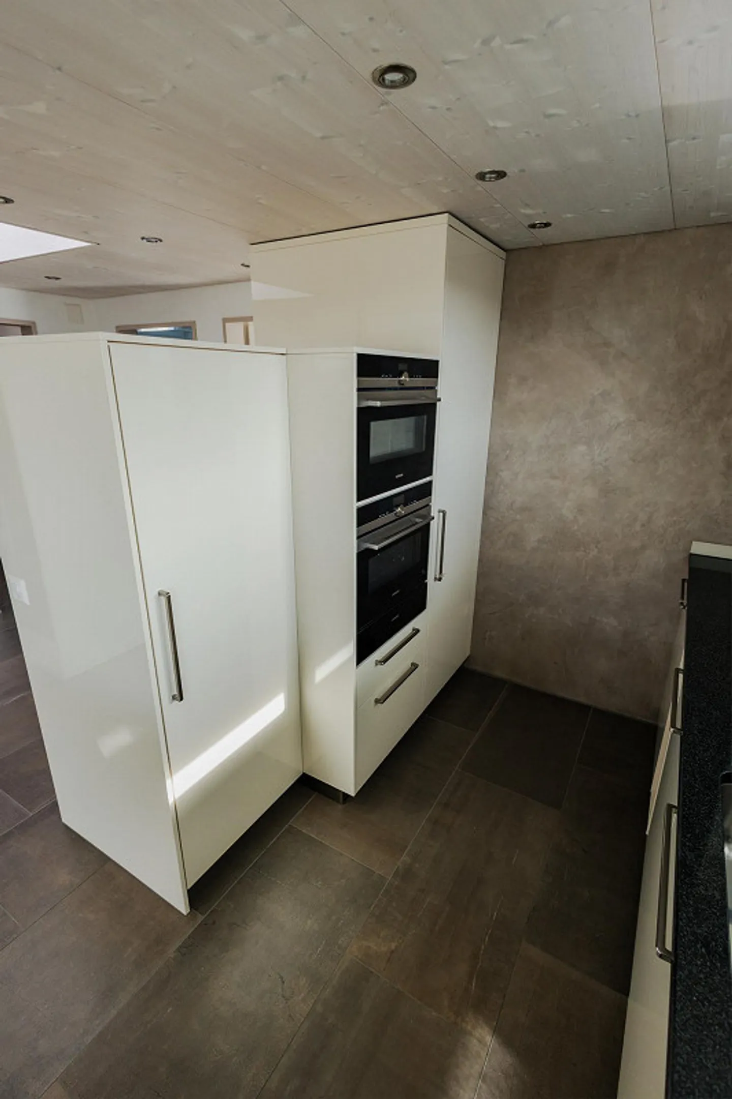 Appartement en attique de 3,5 pièces avec grande terrasse à Rütihof - Photo 5 sur 19