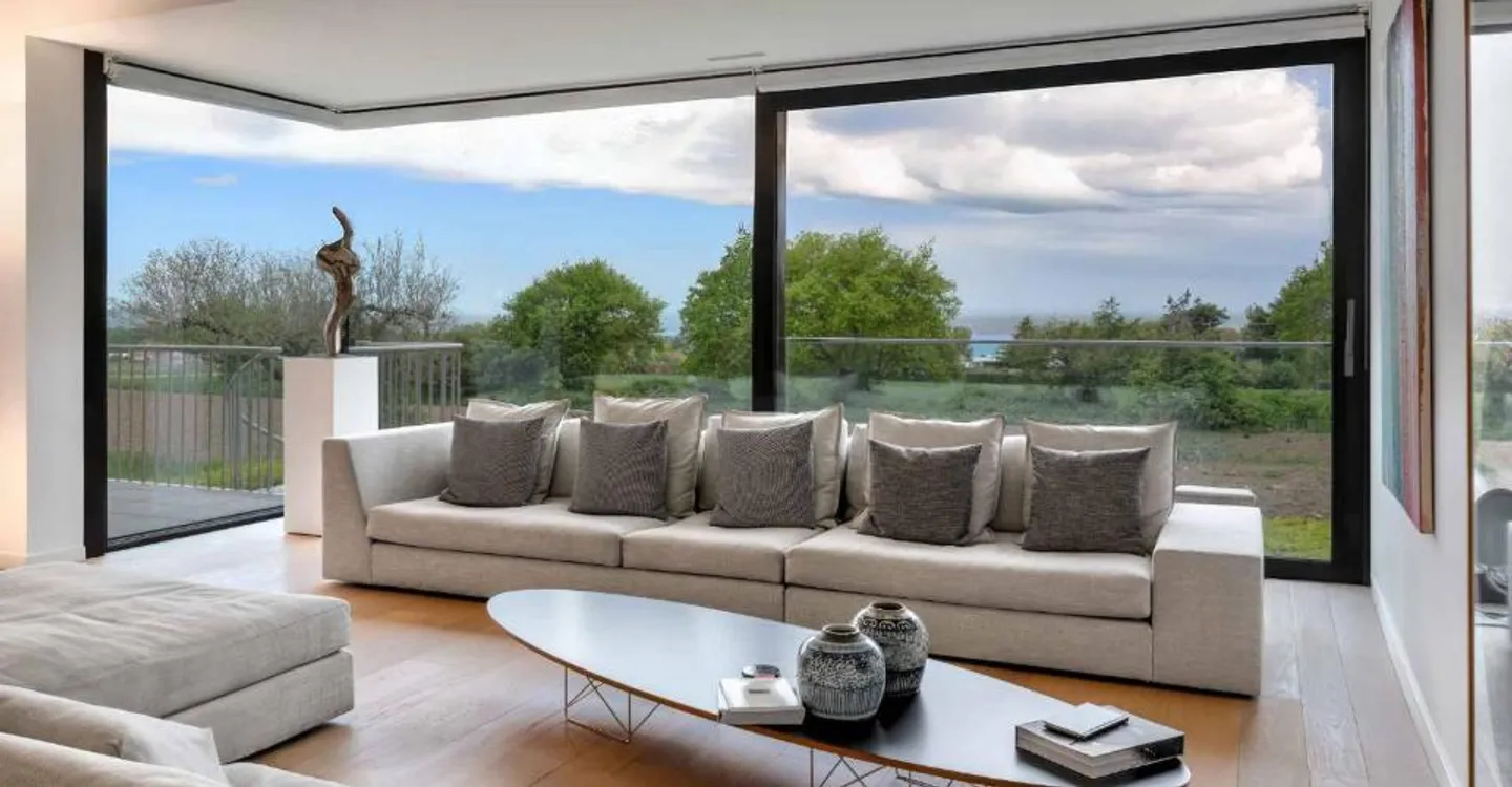 Coup de cœur: sublime contemporary duplex with gardens, view of the fields and the lake - Photo 2 of 11