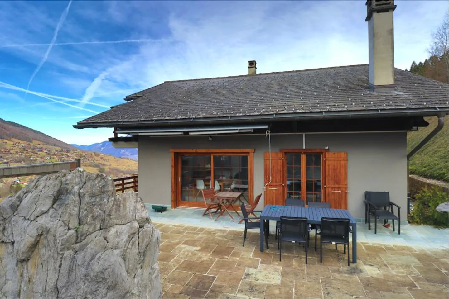 Casa familiare con circa 290 m2 di superficie utile - Foto 2 di 13