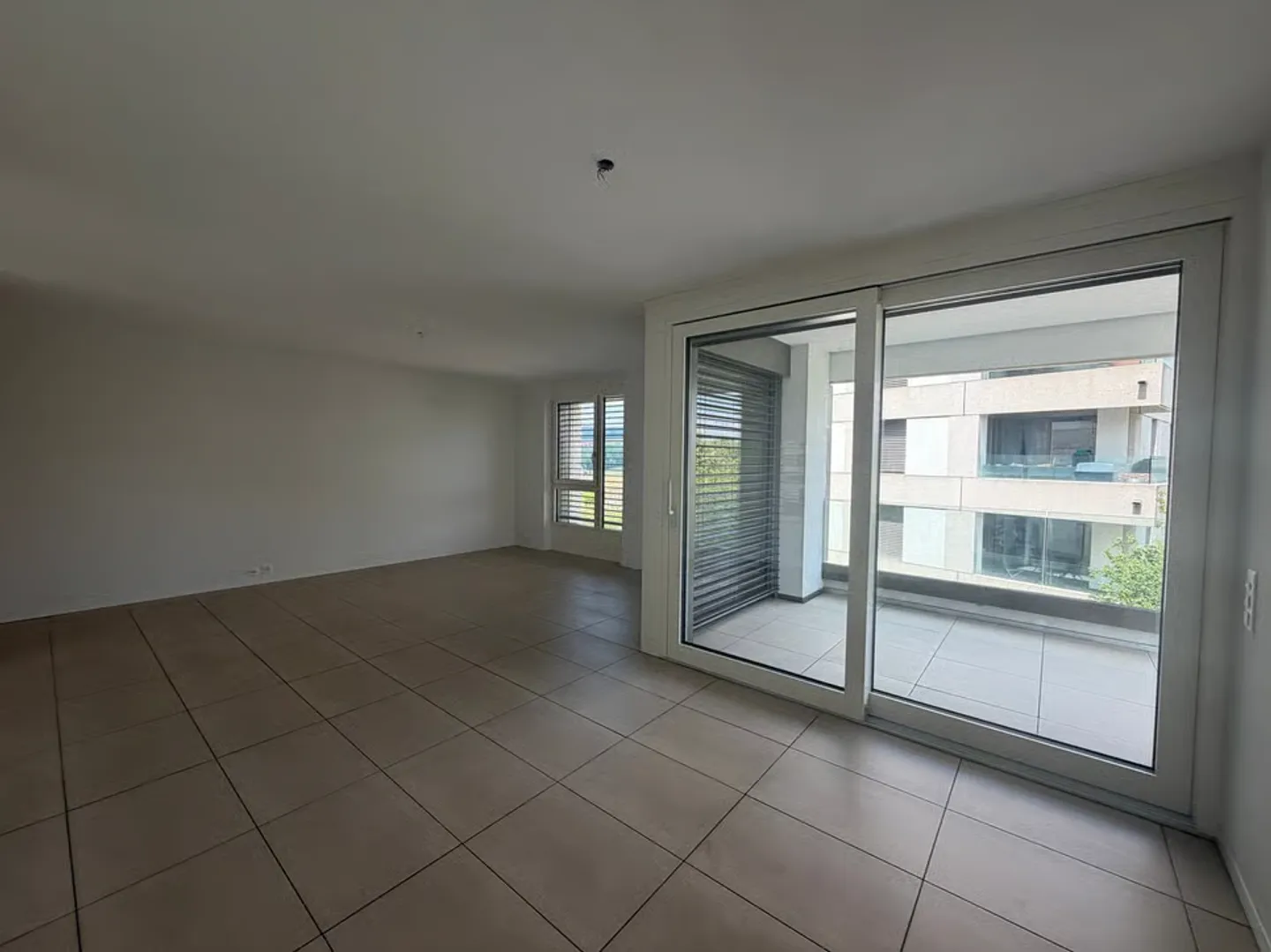 For rent - Magnificent recent 3.5 room apartment in Romont - Photo 2 of 8